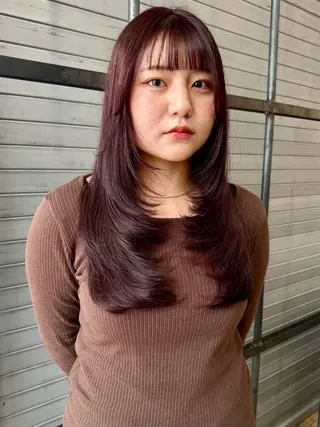 ロング カラー 村岡 彩優のヘアスタイル