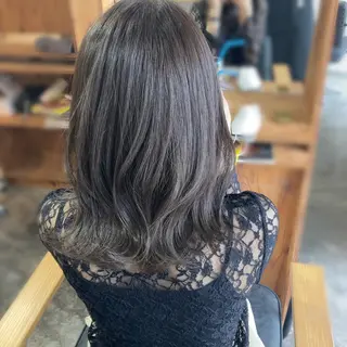 ミディアム roka ノゾミのヘアスタイル