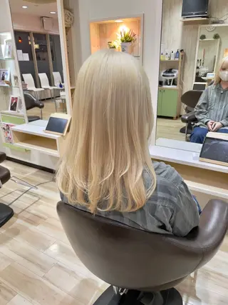 ミディアム カラー 🌈派手髪ハイトーン 🌈鈴木亮太🌈のヘアスタイル