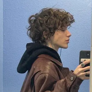 ショート パーマ atelier doux dimanche（アトリエ・ドゥー・ディマンシュ）所属・Fukamiレイヤー 透明感カラーのヘアスタイル