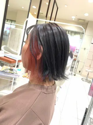 ショート カラー MODEks eau 佐藤優志のヘアスタイル