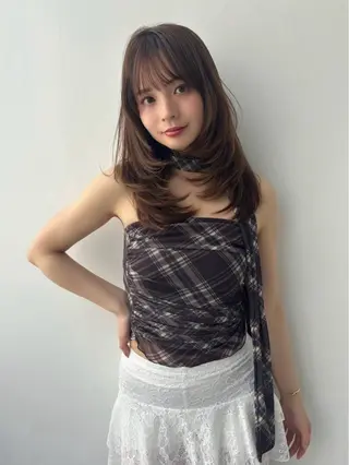 セミロング 韓国風レイヤーx 透明感カラー🌟のヘアスタイル