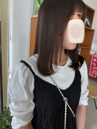 セミロング 岩渕 愛のヘアスタイル