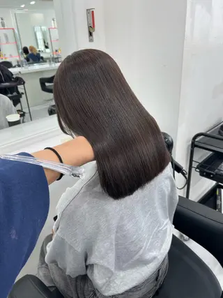 セミロング カラー オリーブカラー🫒 レイヤーカット✂︎のヘアスタイル