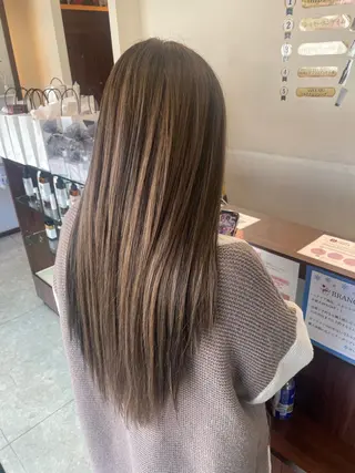 ロング カラー 佐藤 由依/透明感カラーのヘアスタイル