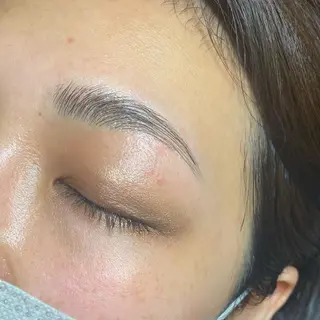 アイブロウ miien(SALONVILLAGE内)所属・MOE /渋谷・明治神宮前のマツエク・マツパデザイン