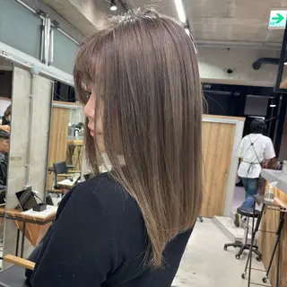 セミロング 🫧ハイライトカラー 🫧 𝓜𝓘𝓤のヘアスタイル