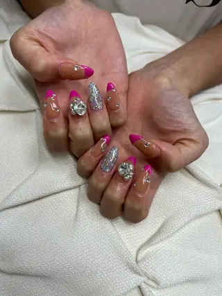 ネイル nail.salon .Reversalのネイルデザイン