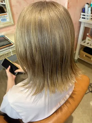 ミディアム カラー 大山 拓美のヘアスタイル
