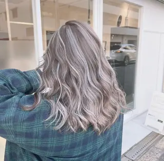 ロング カラー オフホワイトアンドなんば所属・福西 洋斗のヘアスタイル