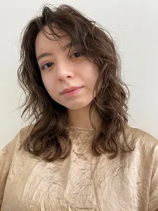 ミディアム カラー ヘアアレンジ mina 🌷のヘアスタイル