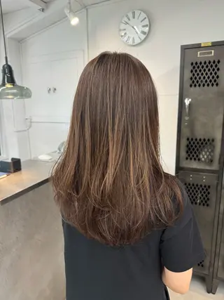 ミディアム INORI|艶カラ ー|フェイスレイヤーのヘアスタイル