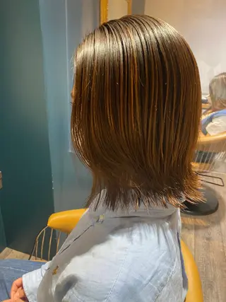 ミディアム 梅田ハイトーン チダ ヒナノのヘアスタイル