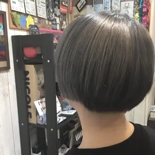 ショート カラー embrace エンブレイスのヘアスタイル