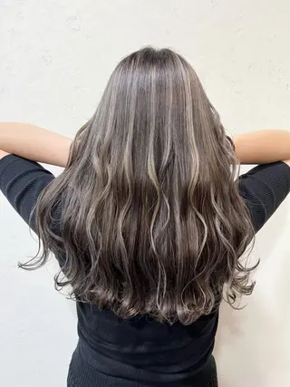 ロング カラー mana .のヘアスタイル