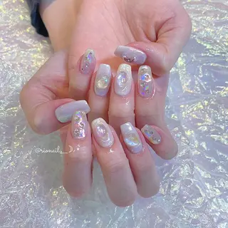 ネイル 𝘙𝘪𝘰𝘯𝘢 ...🕯🤍のネイルデザイン