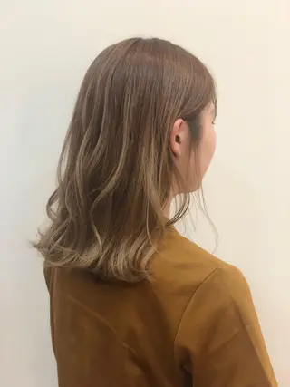 セミロング カラー 田中  愛のヘアスタイル