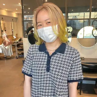 ショート カラー 艶ハイトーンブリーチ 🌈小林侑雅のヘアスタイル