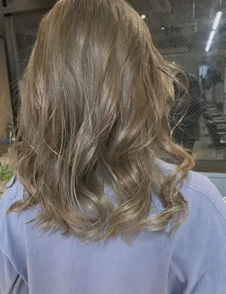 ミディアム EIGHT 野々市 イトウミサキのヘアスタイル