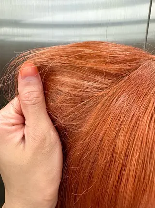 ミディアム ハイトーン/ 縮毛矯正のヘアスタイル