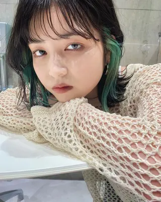 ミディアム カラー iLi所属・iLi 《イリ》のヘアスタイル