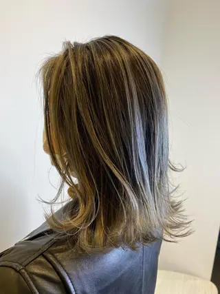 カラー ハイライト/ブリーチ バレイヤージュ関佳祐のヘアスタイル