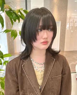 ミディアム 大阪ウルフカット 🐺デザインカラーのヘアスタイル