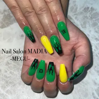 ネイル MADIA藤沢所属・MADIA MEGUのネイルデザイン