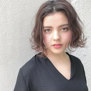 ミディアム 伊 杏のヘアスタイル