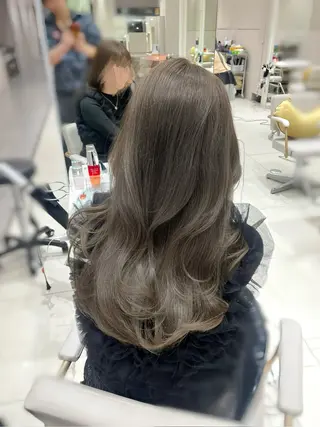 ロング 柴田礼空／レイヤー/ 顔まわりカットのヘアスタイル