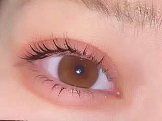 マツエク・マツパ 塩入ひろの、韓国ヘア 梅田/束感まつ毛のヘアスタイル