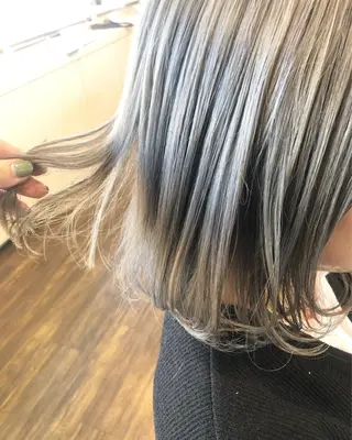 ミディアム カラー 西本 夏美のヘアスタイル