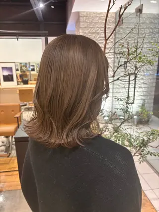 カラー 八木 瑠奈のヘアスタイル