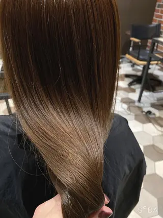 セミロング カラー 岩崎 昭憲のヘアスタイル