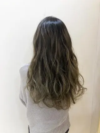 ロング カラー 服部 樹季のヘアスタイル