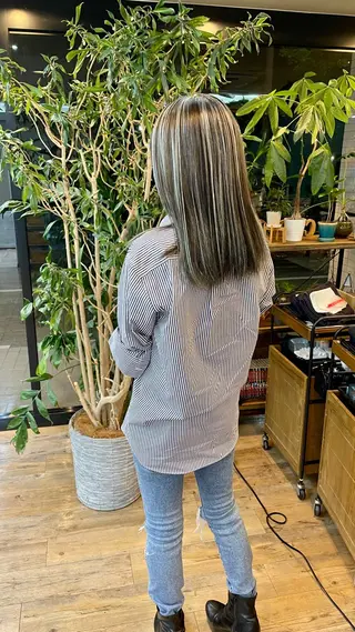 カラー Cure2所属・🌈白いハイライト 🌈 🐶ノザワ🐶のヘアスタイル