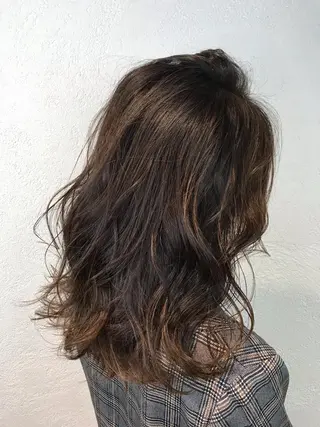 セミロング カラー デザインカラー🌈 高木リョウのヘアスタイル