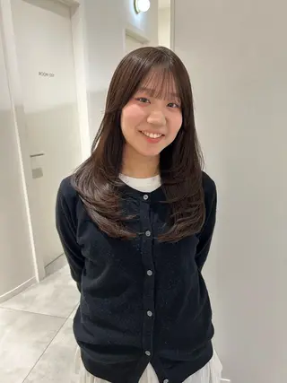 ロング カラー オリーブベージュ/ ブリーチなし透明感のヘアスタイル