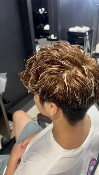 カラー カラー/アメ村/河合 顕正のヘアスタイル