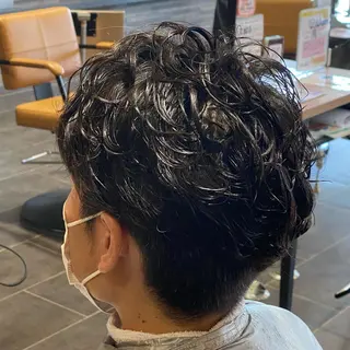 パーマ メンズ 尾崎 優也のヘアスタイル