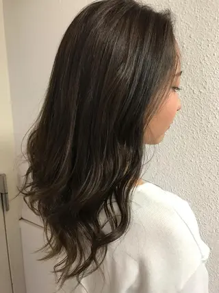 セミロング カラー にった みずきのヘアスタイル