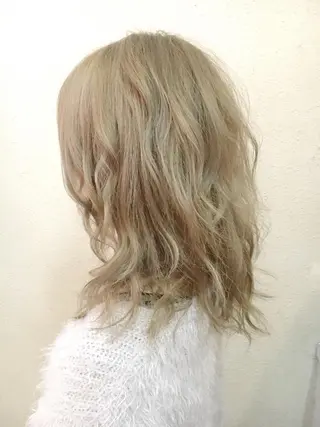 ミディアム LANI OOSAKAのヘアスタイル