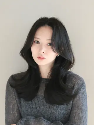 セミロング カラー レイヤー/顔周り /透明感🩶高橋大のヘアスタイル