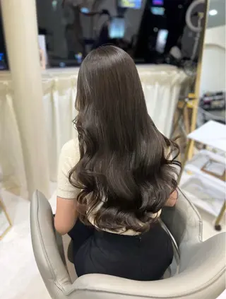 ロング カラー SAKURA 〖ベージュ系カラー〗のヘアスタイル