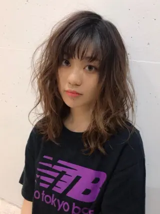 ミディアム パーマ シンプル+αな デザインを 松崎陸のヘアスタイル