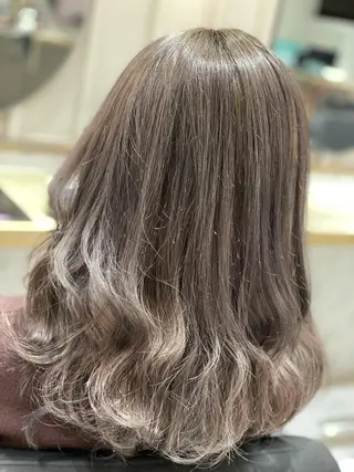 ミディアム カラー ヘアアレンジ 髪質改善×ハイトーン 中田啄也のヘアスタイル