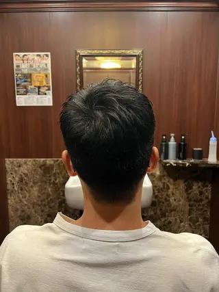 ショート ヒロ銀座バーバーショップ丸の内所属・秋山 琳太のヘアスタイル