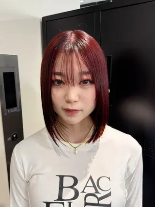 ミディアム TAKUMI ハイトーン/ウルフのヘアスタイル