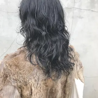 ミディアム ヤスドミ ケイスケのヘアスタイル