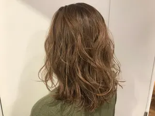 セミロング エクリ麻布十番所属・斉藤健 秋谷百花のヘアスタイル